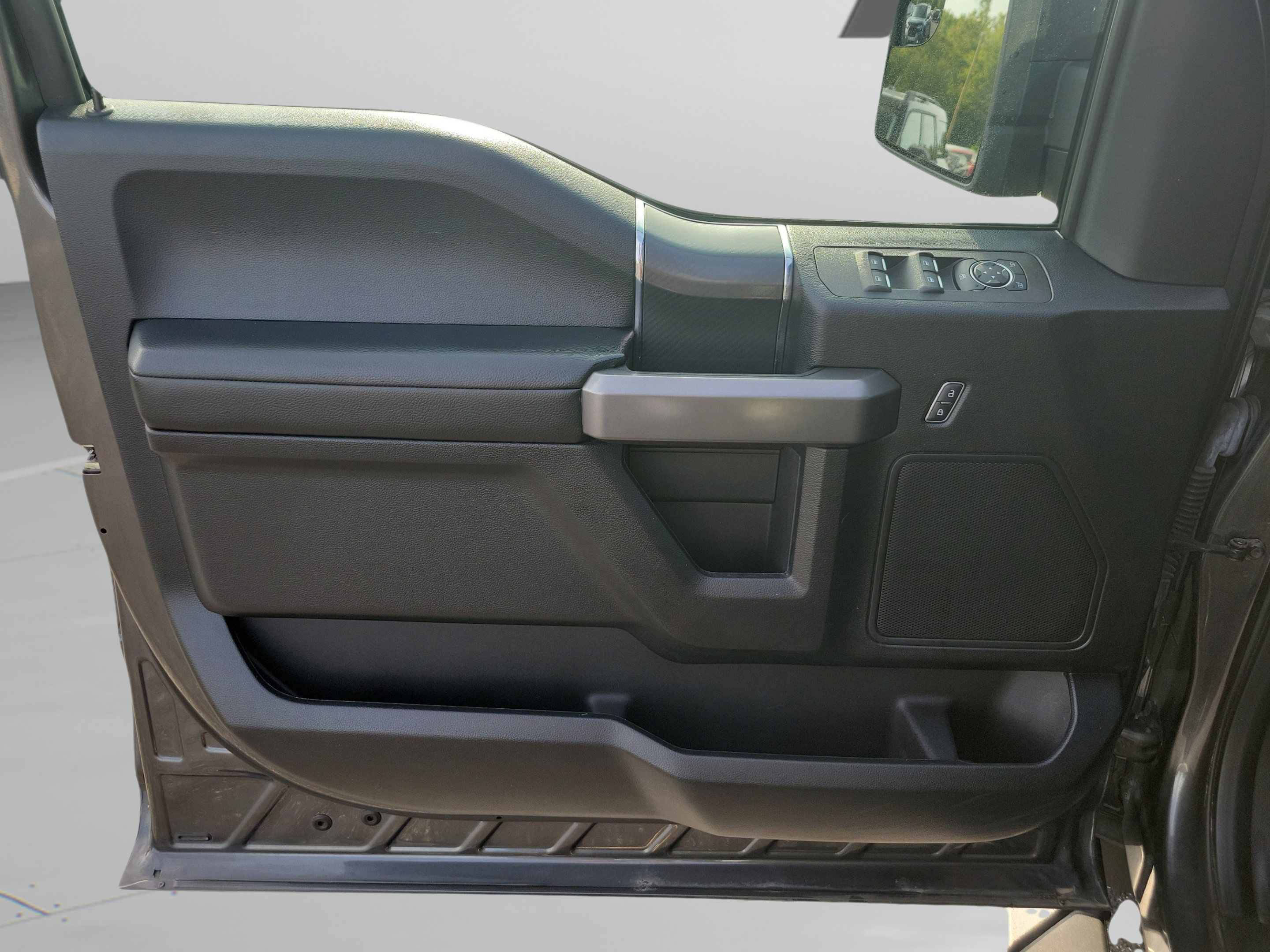 Used 2019 Ford F150 XLT w/ Equipment Group 302A Luxury AWD/4WD image 17