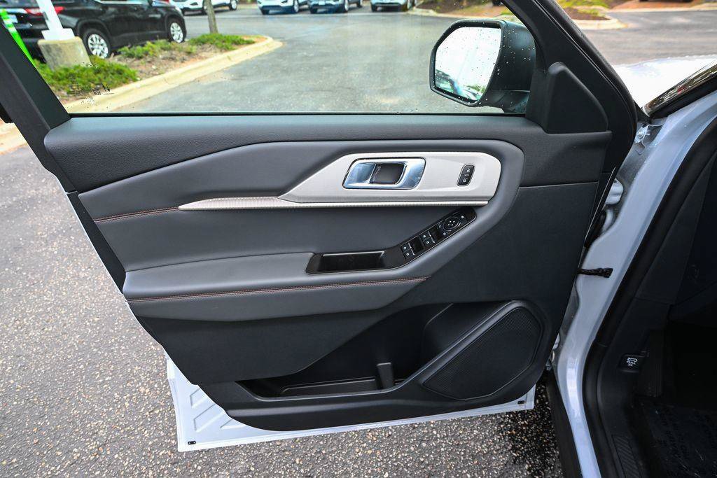 New 2026 Ford Explorer Active w/ Active Comfort Package AWD/4WD image 17