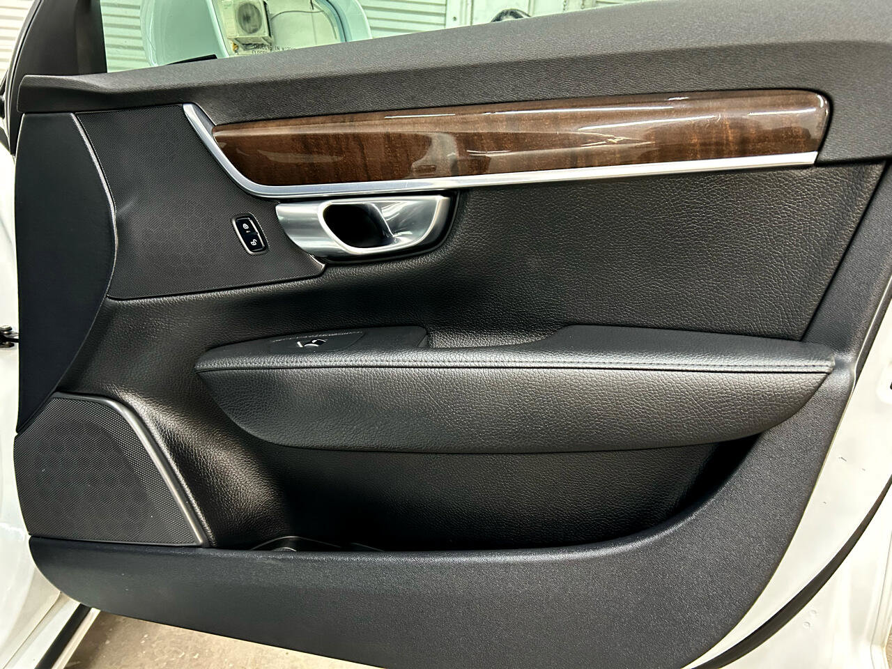 Used 2018 Volvo S90 T5 Momentum w/ Convenience Package AWD/4WD image 29