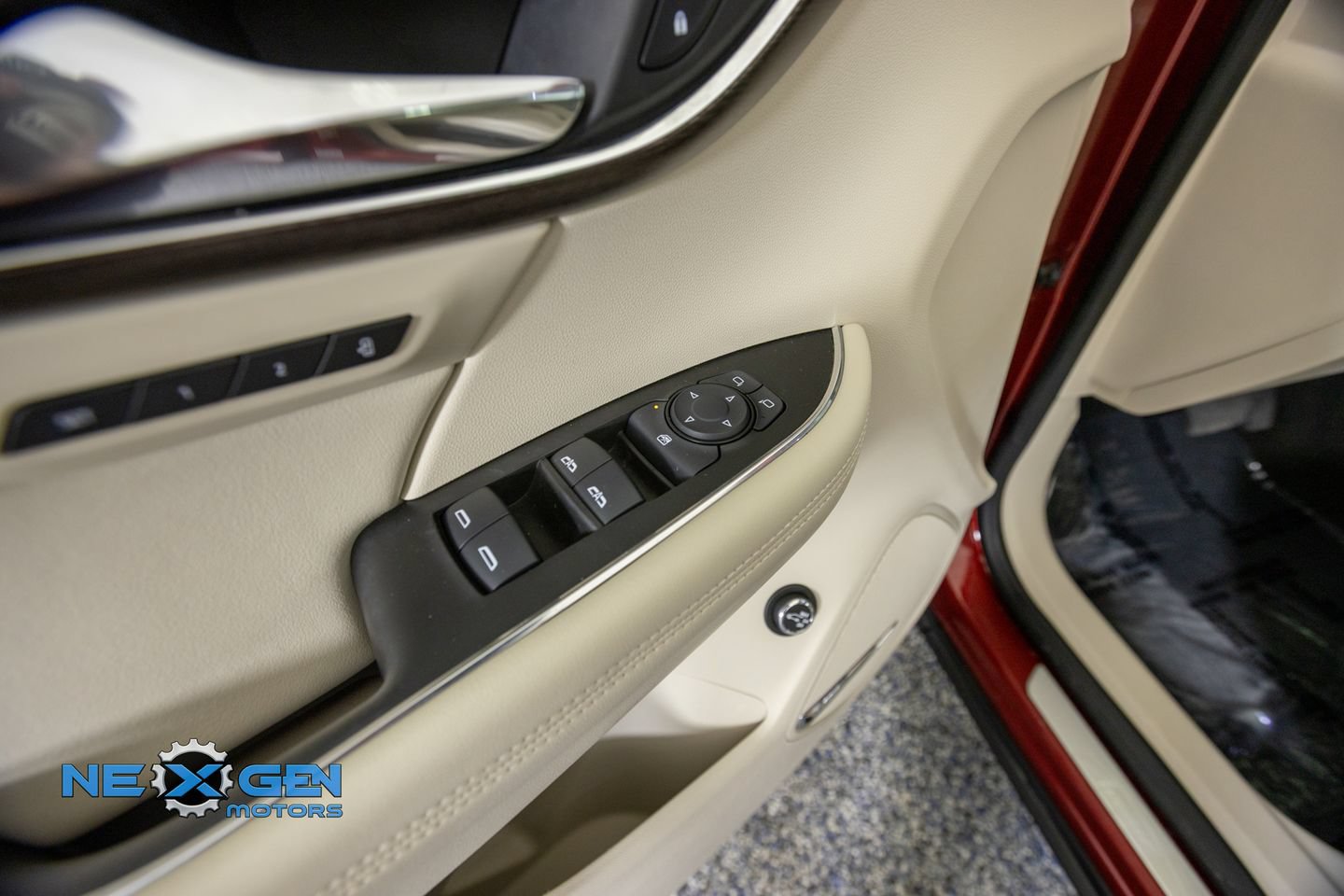 Used 2022 Buick Envision Avenir w/ Technology Package II FWD image 12