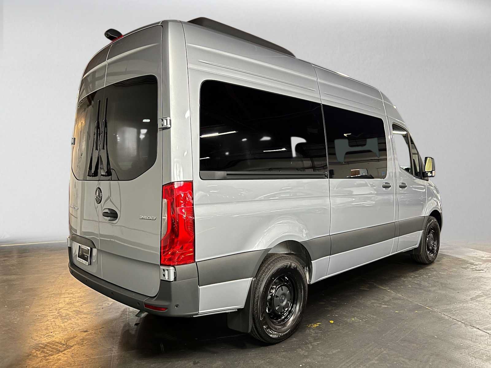 Used 2025 Mercedes-Benz Sprinter 2500 image 3