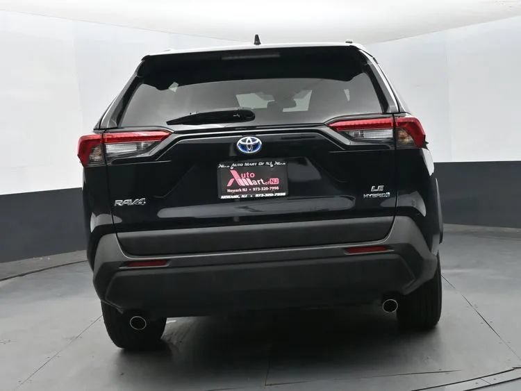 Used 2022 Toyota RAV4 LE AWD/4WD image 6