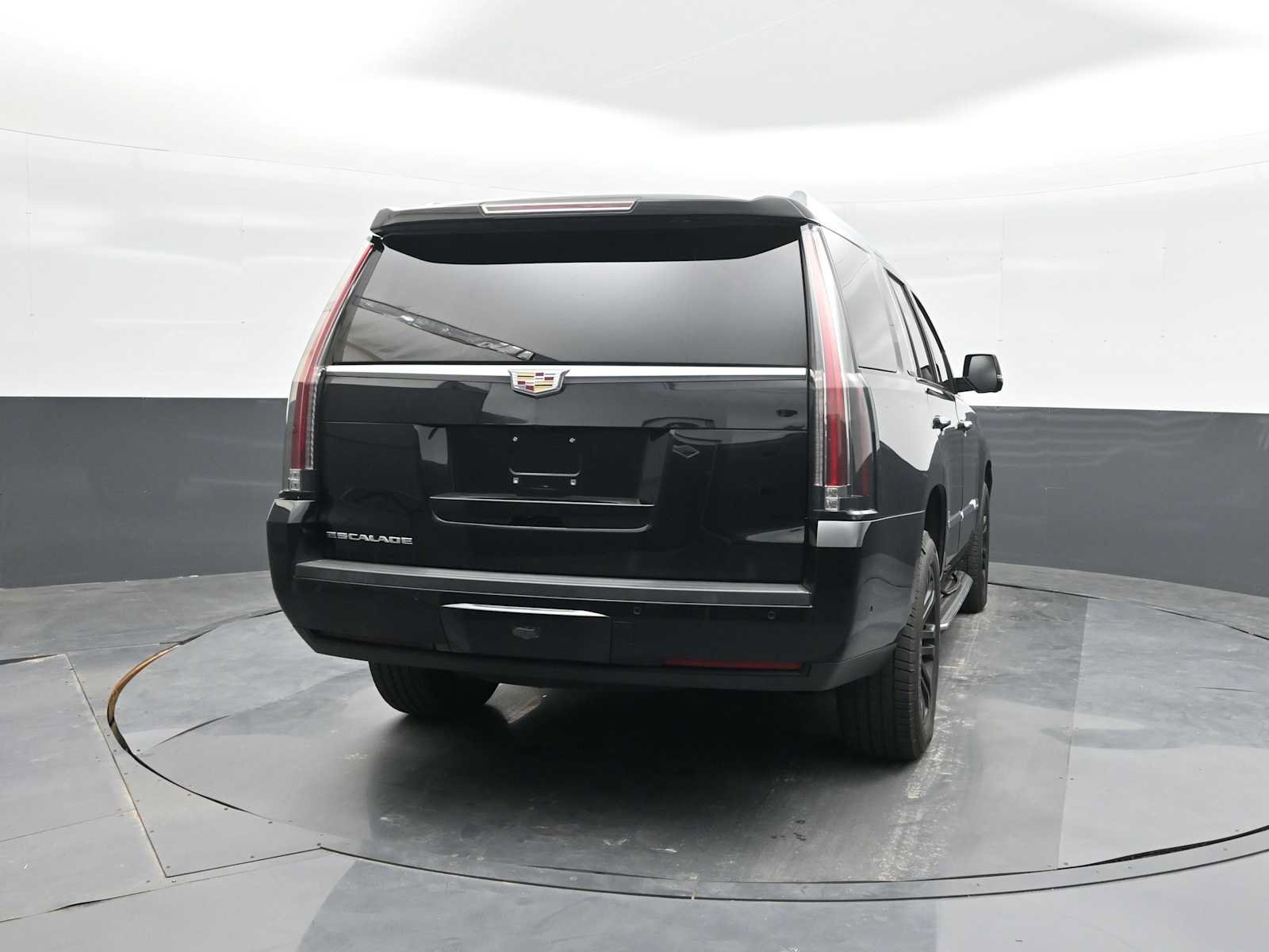 Used 2018 Cadillac Escalade 4WD image 8