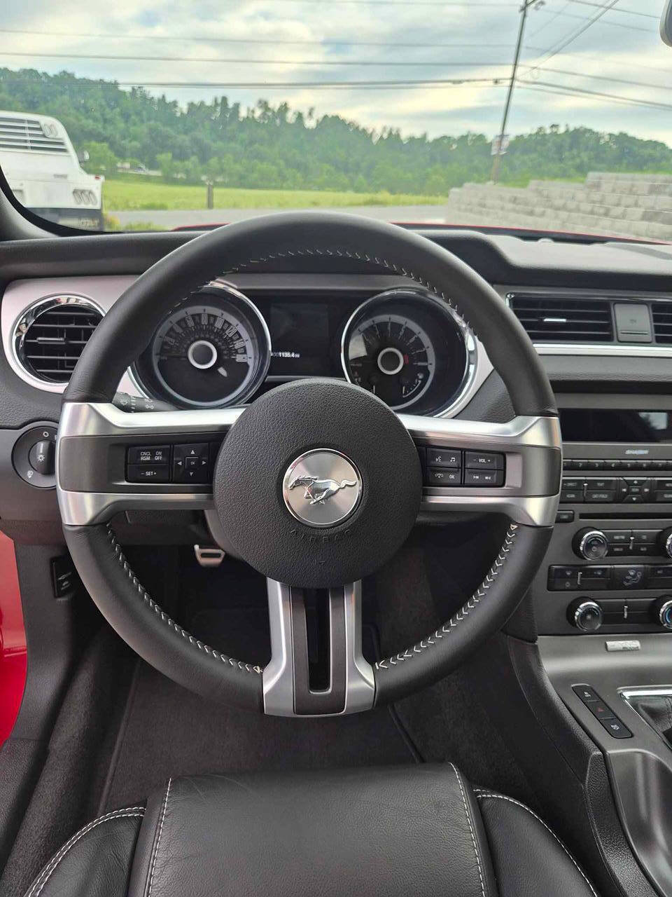 Used 2013 Ford Mustang GT Premium w/ Security Pkg RWD image 11