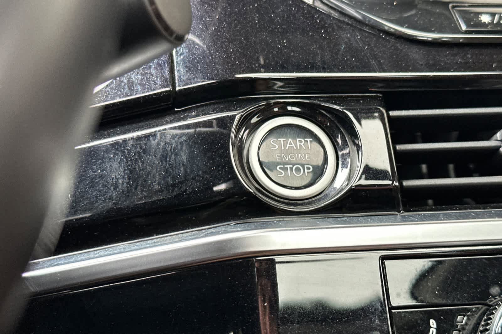 Used 2023 Nissan Pathfinder Platinum image 24