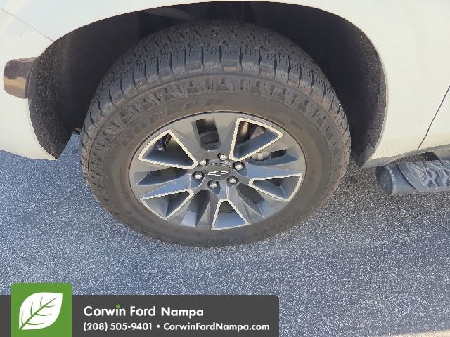Used 2023 Chevrolet Tahoe Z71 w/ Luxury Package AWD/4WD image 17