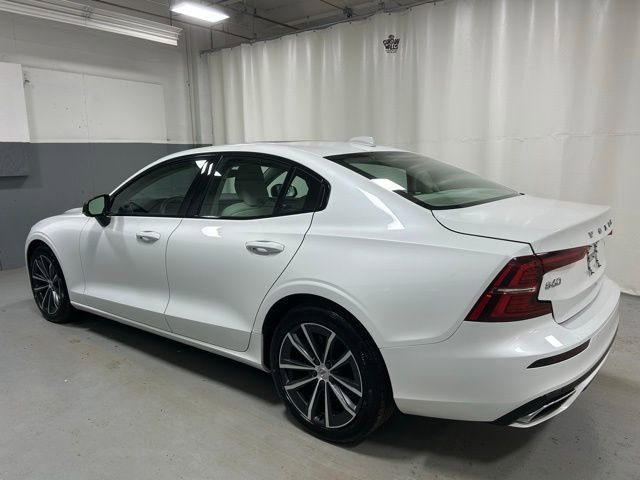 Used 2022 Volvo S60 B5 Momentum w/ Climate Package image 2