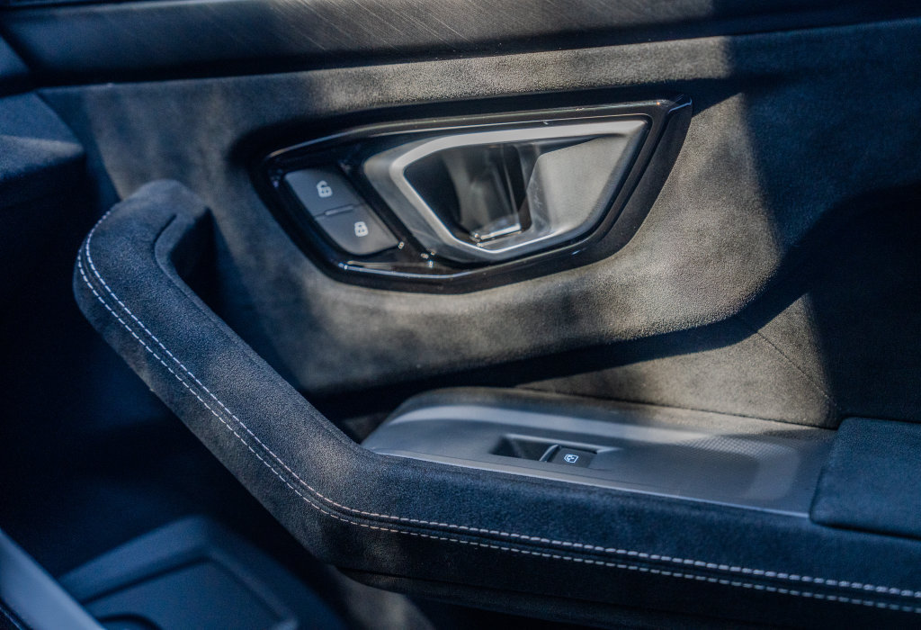 Used 2024 Lamborghini Urus Performante AWD/4WD image 13