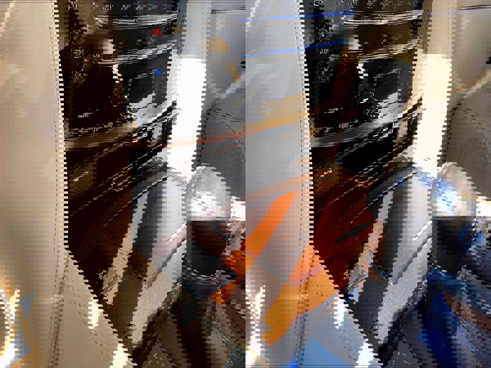 Used 2020 Lexus LX 570 4WD w/ Luxury Package image 36