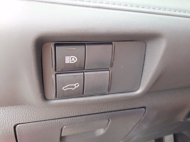 Used 2020 Toyota Highlander XLE FWD image 31