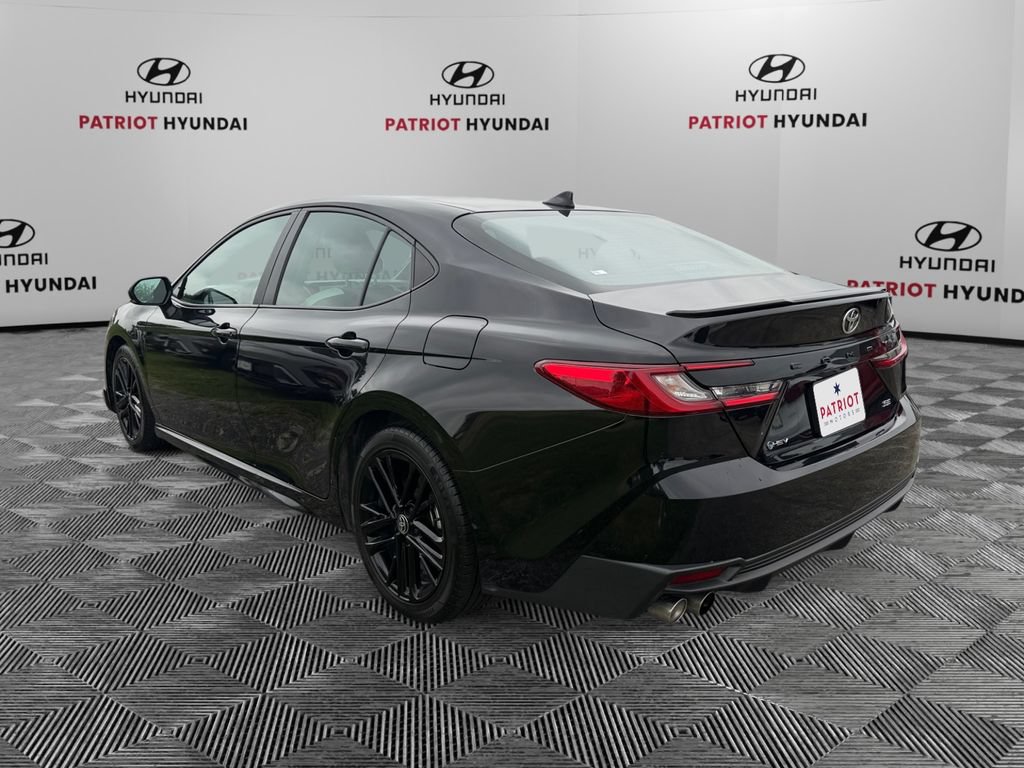Used 2025 Toyota Camry SE FWD image 5