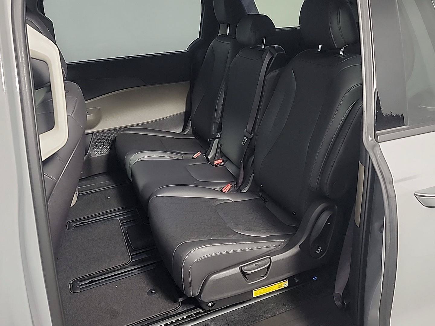 Used 2026 Kia Carnival SX FWD image 17