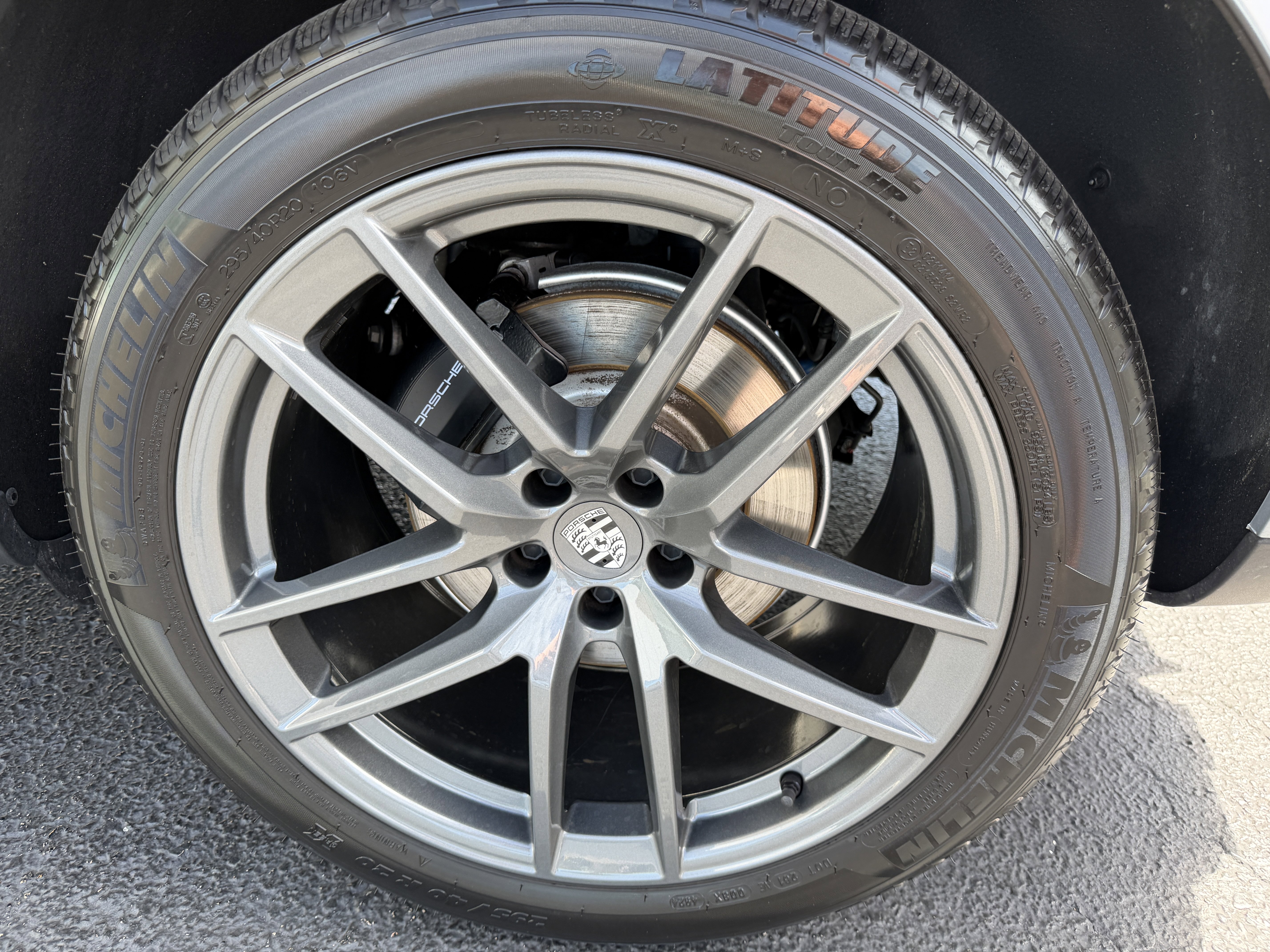 Certified 2025 Porsche Macan Turbo image 8