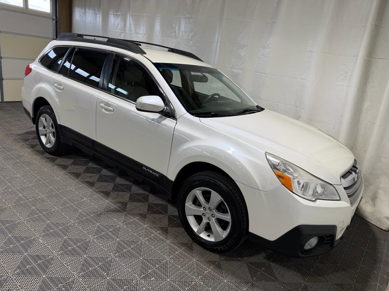 Used 2014 Subaru Outback 2.5i Premium AWD/4WD image 10