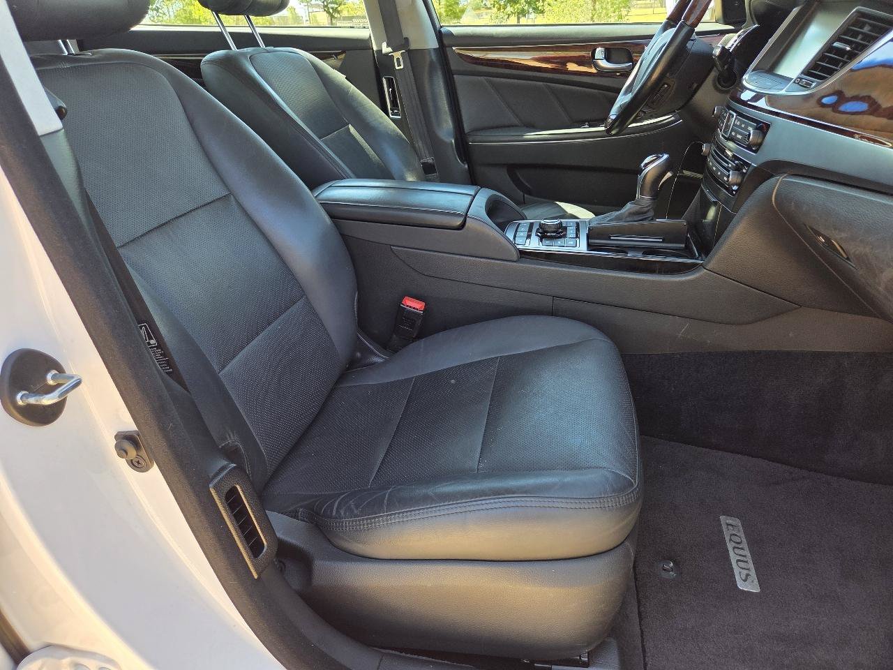 Used 2016 Hyundai Equus Signature RWD image 10