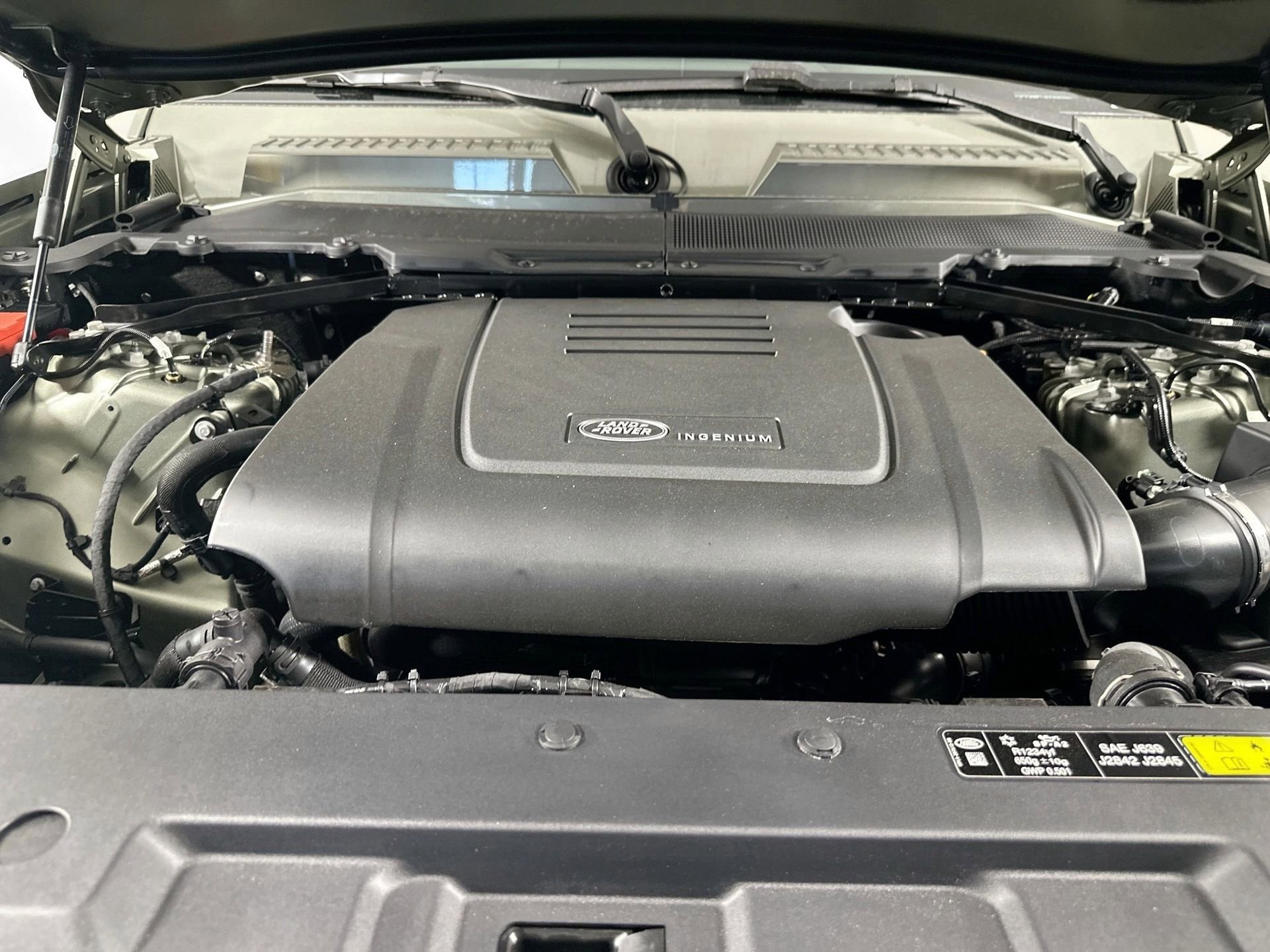 Certified 2025 Land Rover Defender 110 S image 23