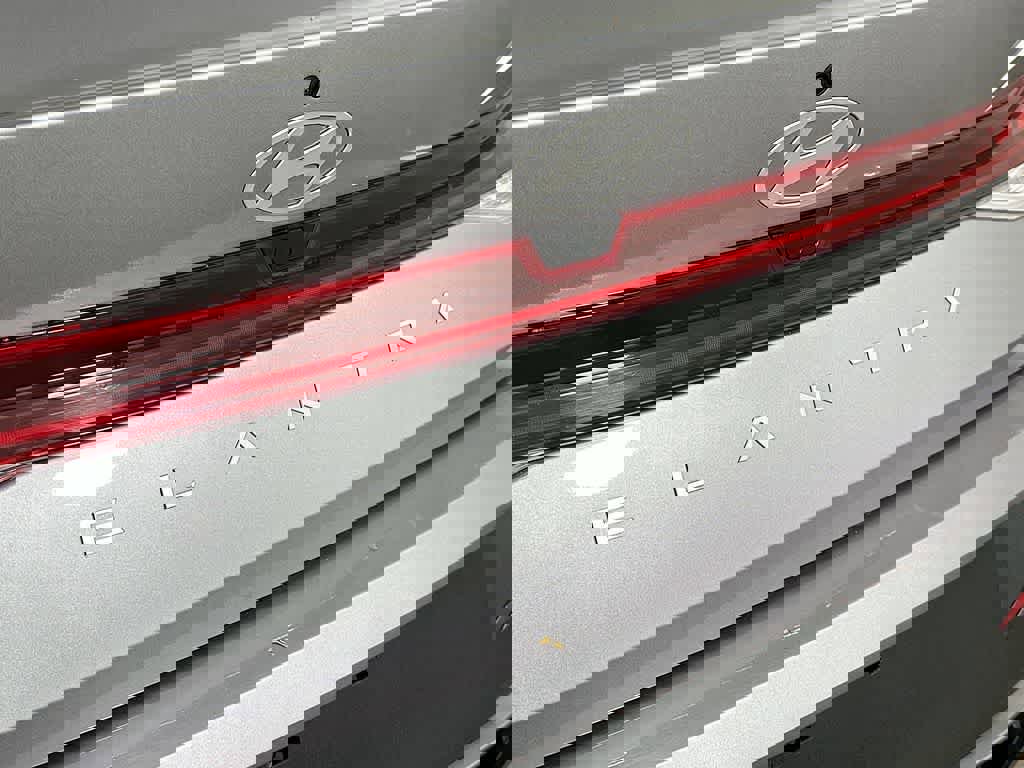 Used 2025 Hyundai Elantra SEL image 7