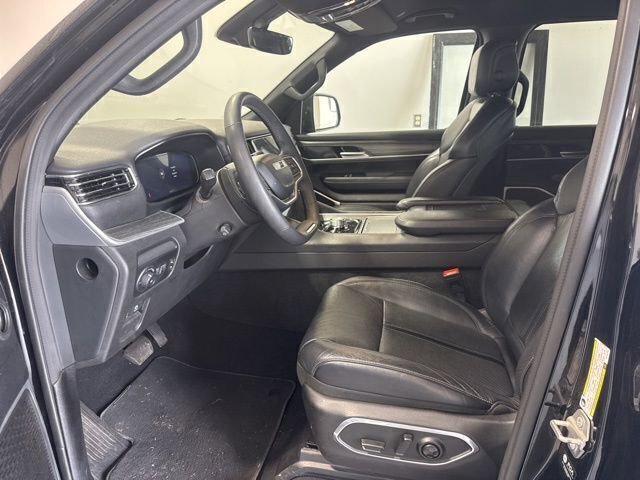 Used 2024 Jeep Wagoneer Series II w/ Flexible Seating Group image 12