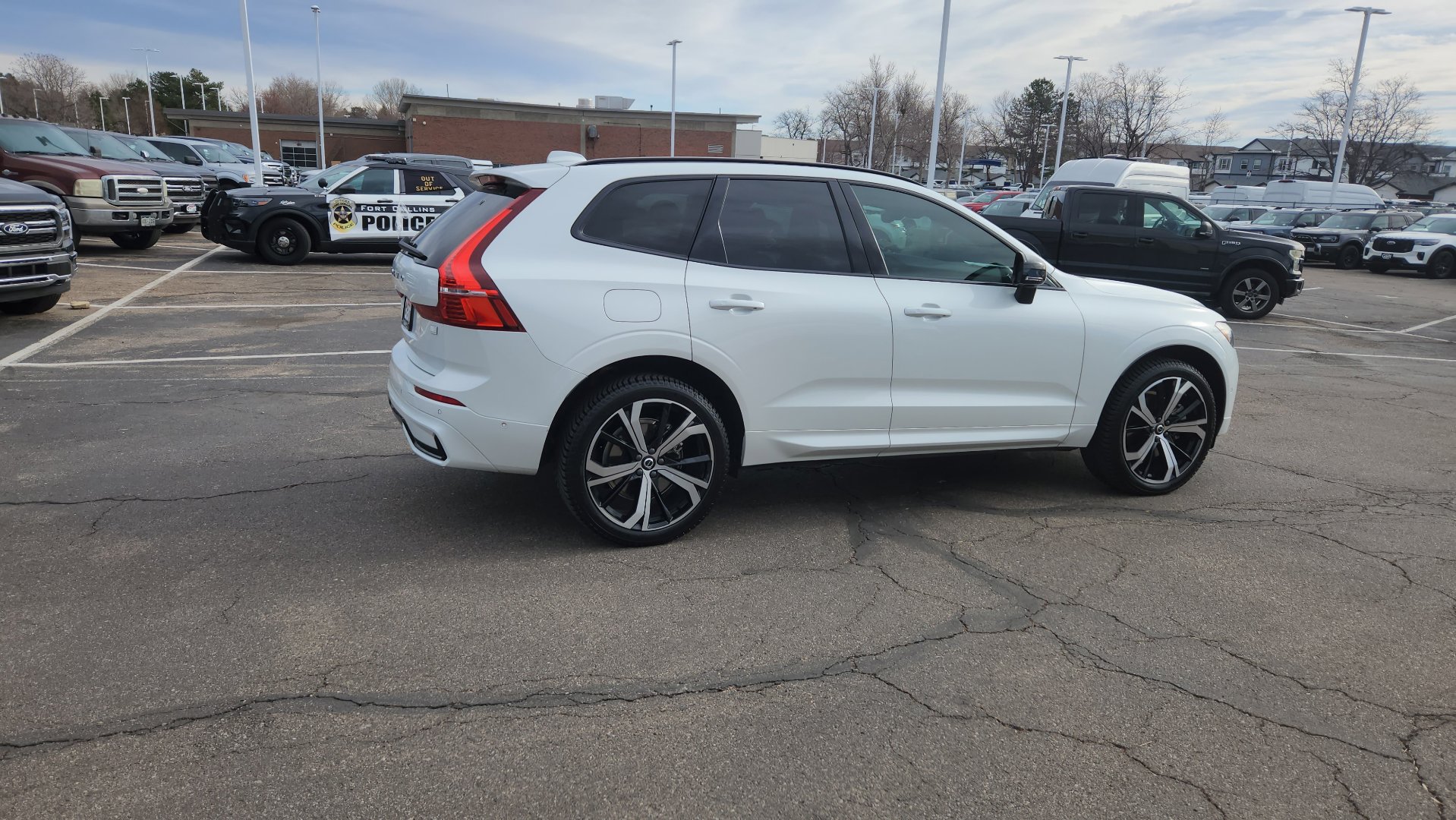 Used 2022 Volvo XC60 T8 R-Design w/ Advanced Package image 14