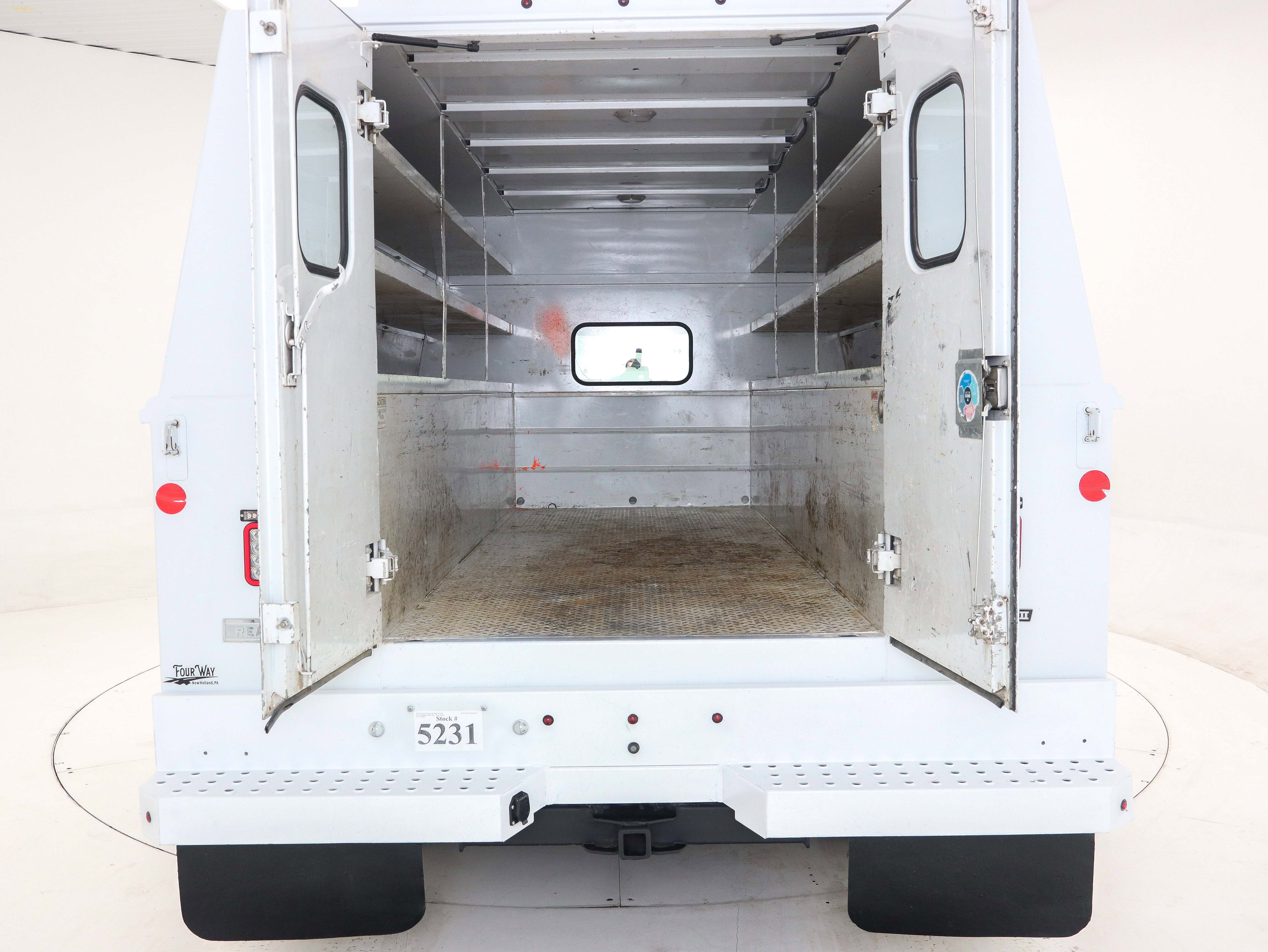 Used 2017 Ford F550 2WD Regular Cab Super Duty image 9