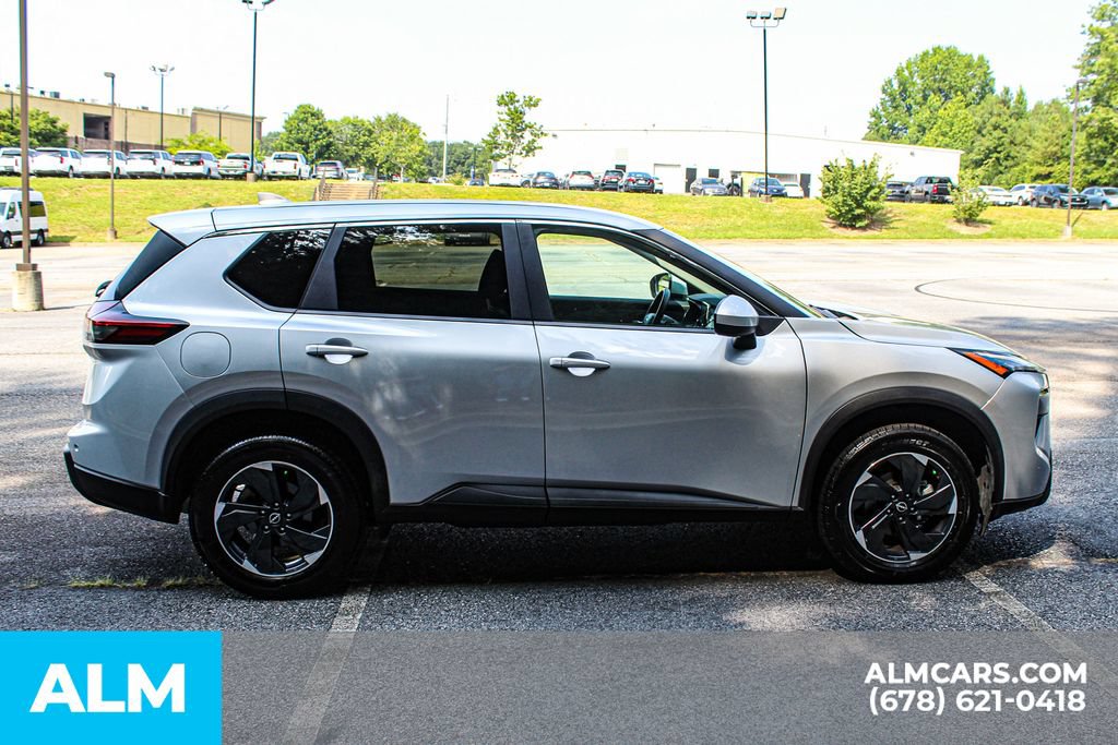 Used 2025 Nissan Rogue SV FWD image 8
