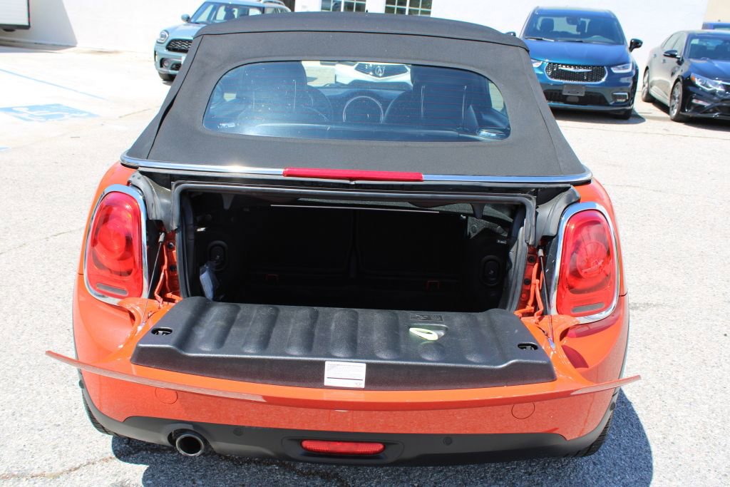 Used 2019 MINI Cooper Convertible w/ Signature Upholstery Package image 10