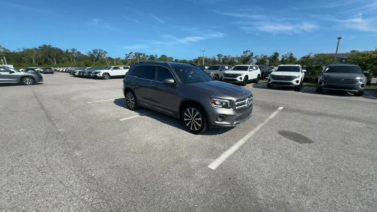 Used 2023 Mercedes-Benz GLB 250 w/ Premium Package image 2
