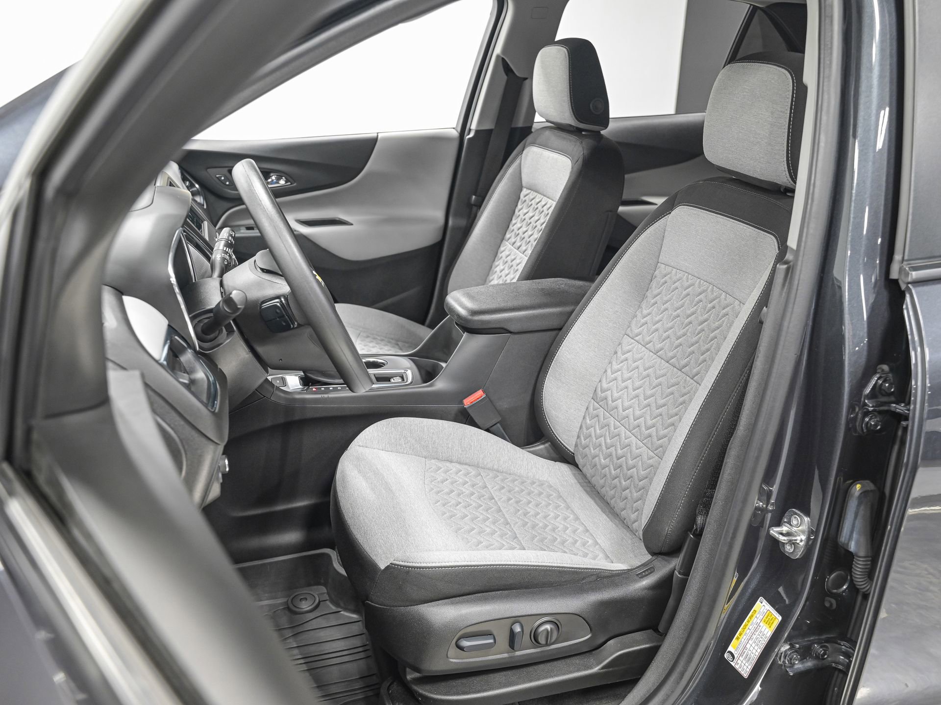 Used 2022 Chevrolet Equinox LS w/ LS Convenience Package image 18