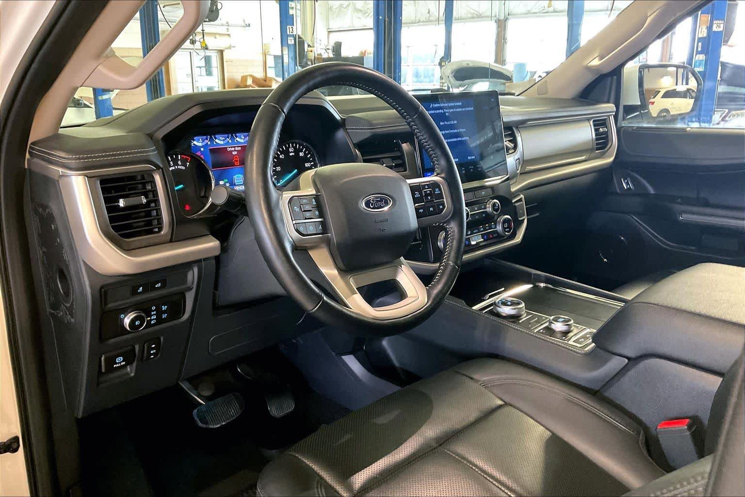 Used 2022 Ford Expedition Max XLT AWD/4WD image 16