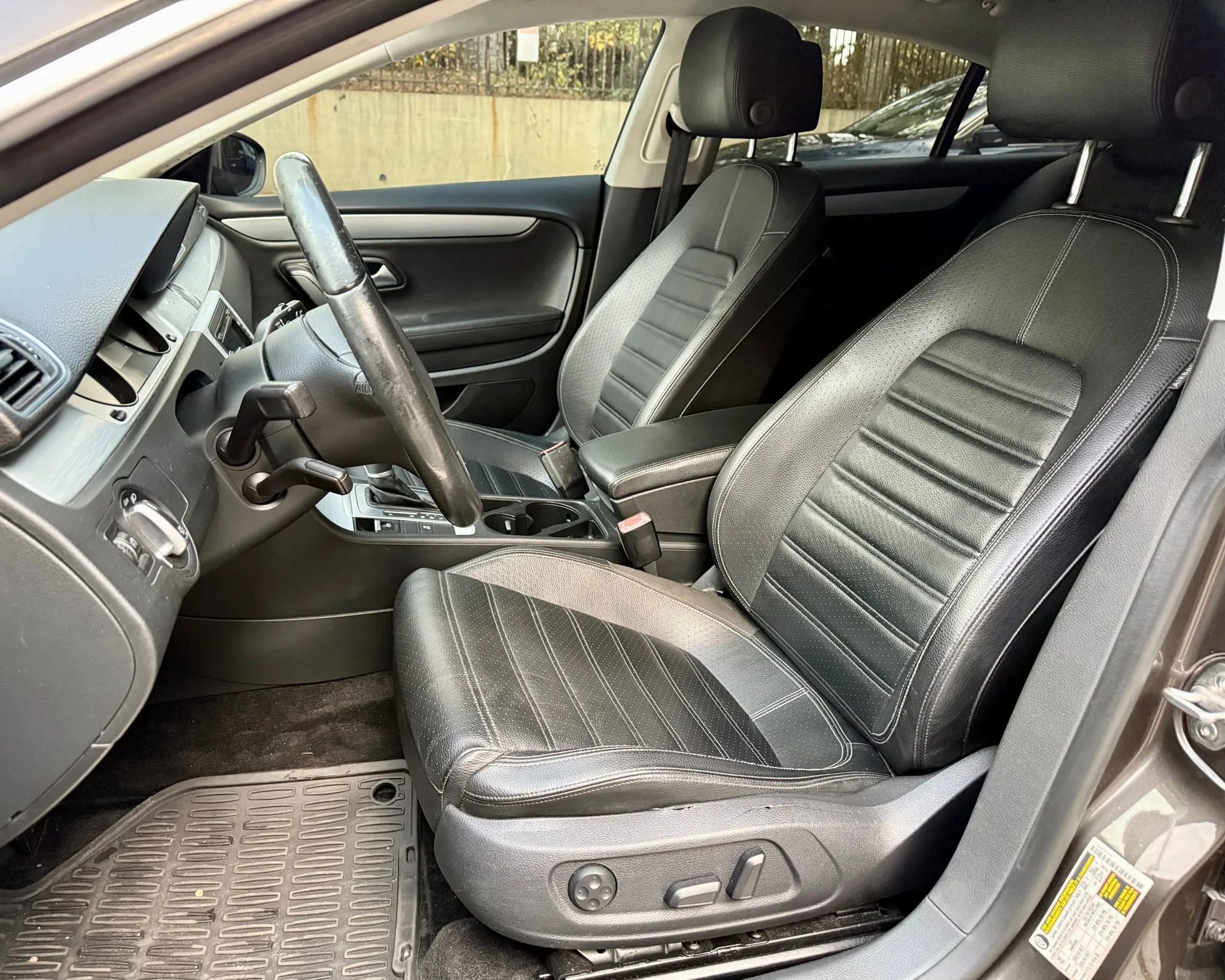 Used 2013 Volkswagen CC Sport image 10