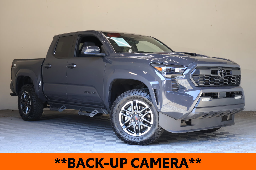 Used 2025 Toyota Tacoma TRD Sport AWD/4WD image 2