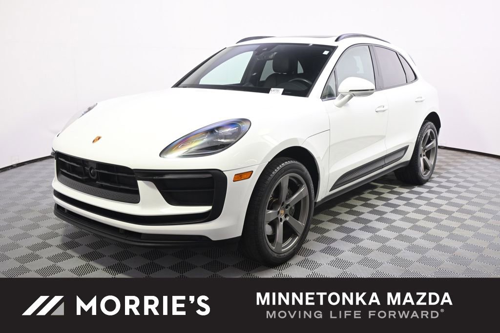 Used 2022 Porsche Macan AWD/4WD image 1