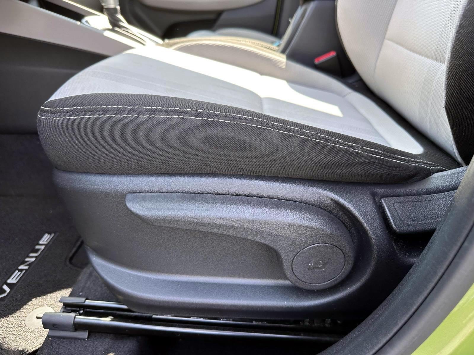 Used 2024 Hyundai Venue SEL FWD image 10