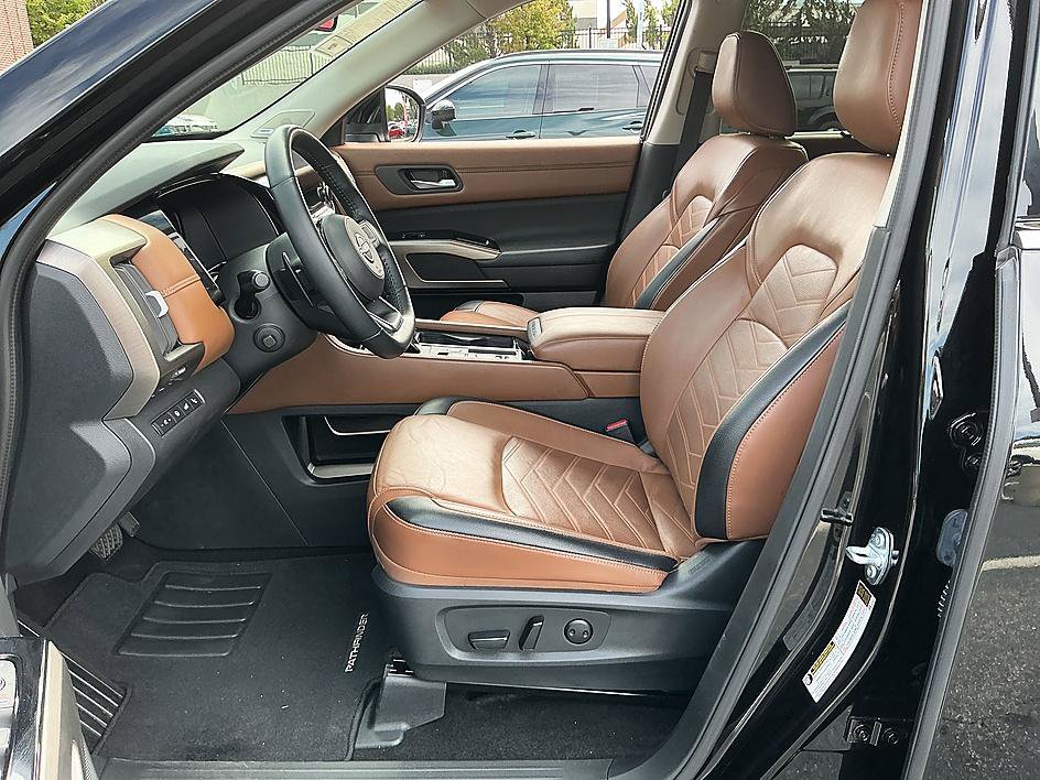 Certified 2024 Nissan Pathfinder Platinum w/ Cargo Package FWD image 12