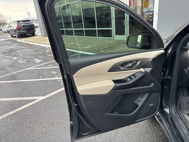 Used 2023 Chevrolet Traverse Premier image 34