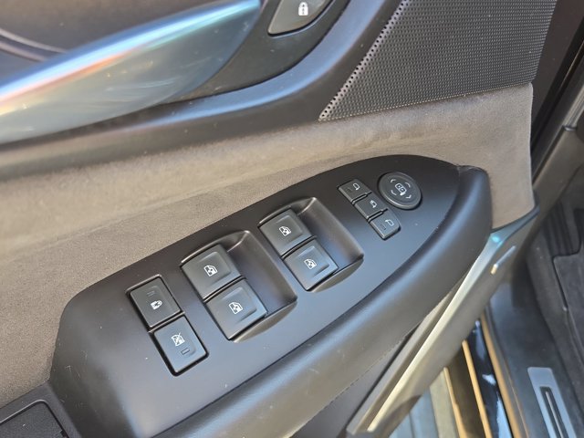 Used 2020 Cadillac Escalade ESV Platinum AWD/4WD image 16
