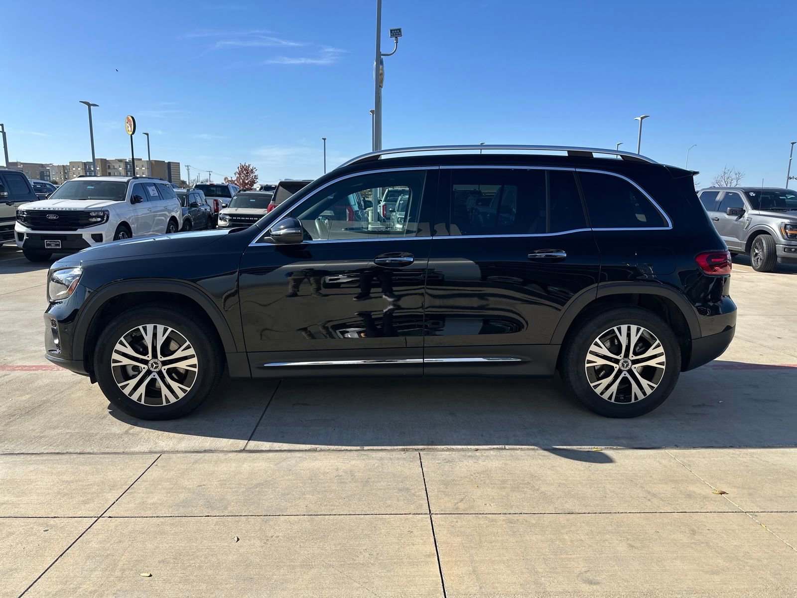 Used 2025 Mercedes-Benz GLB 250 GLB 250 image 2