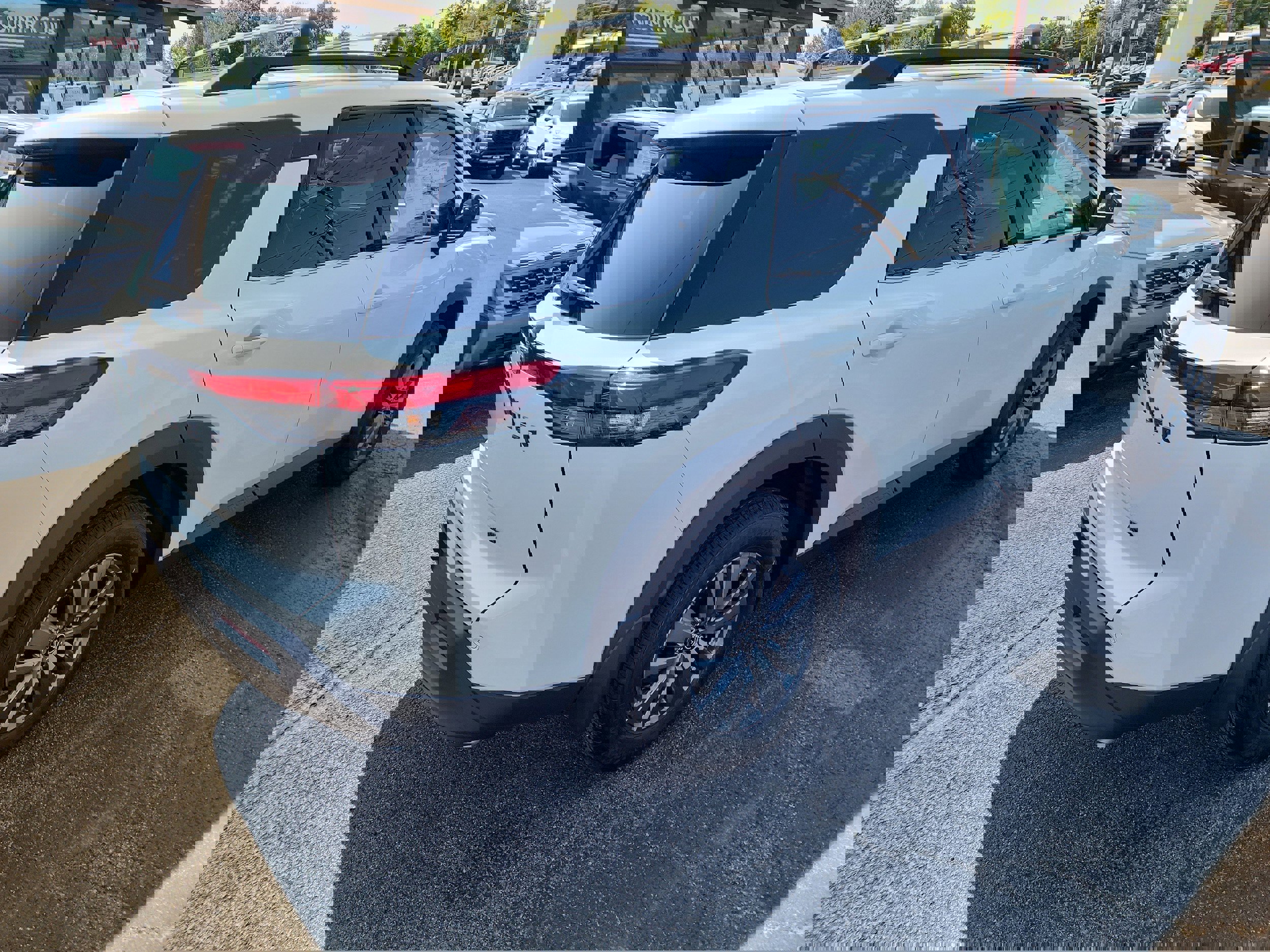 New 2025 Nissan Pathfinder SV w/ Black Appearance Package image 8