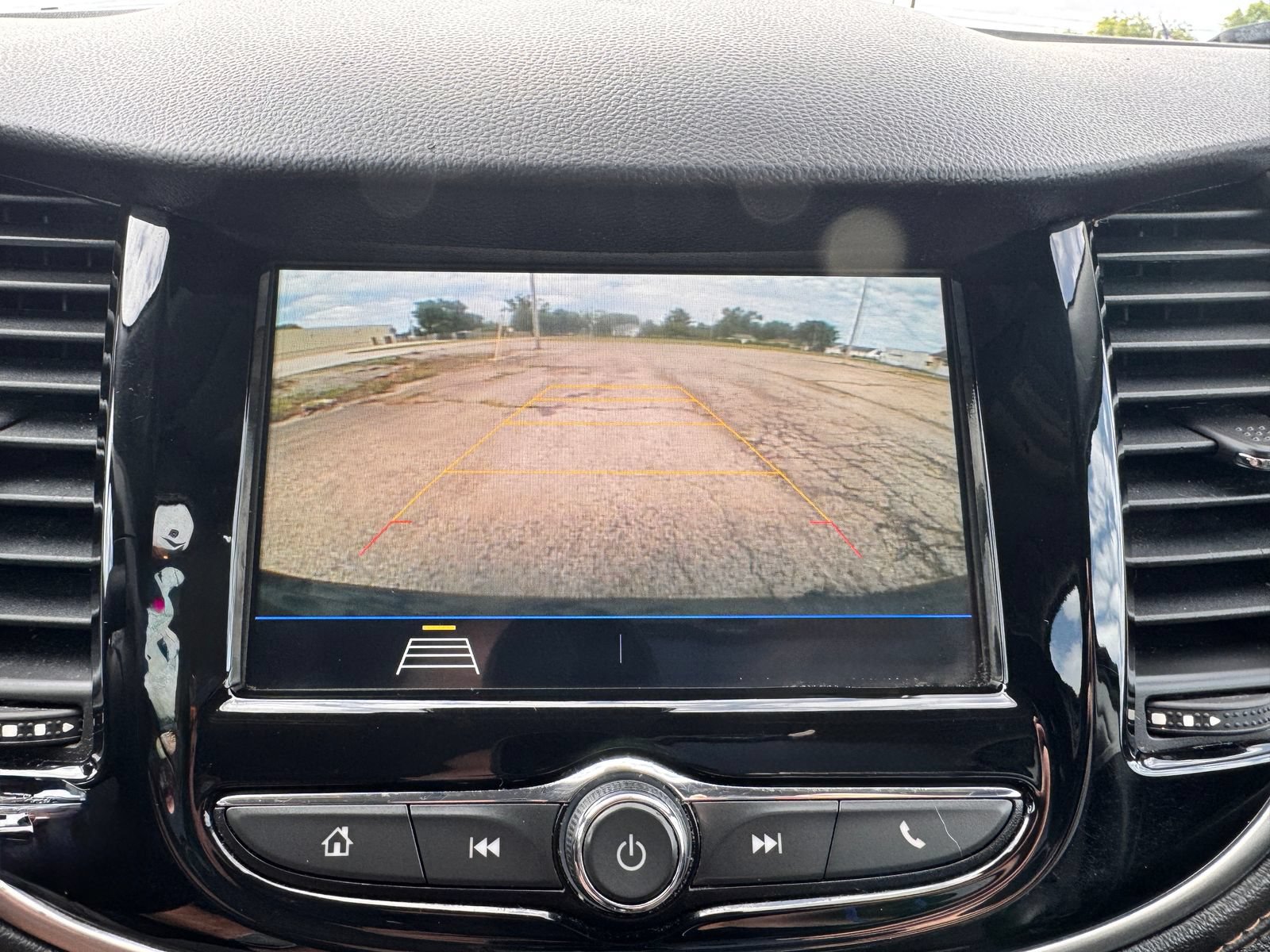 Used 2019 Chevrolet Trax LT w/ LT Convenience Package FWD image 20