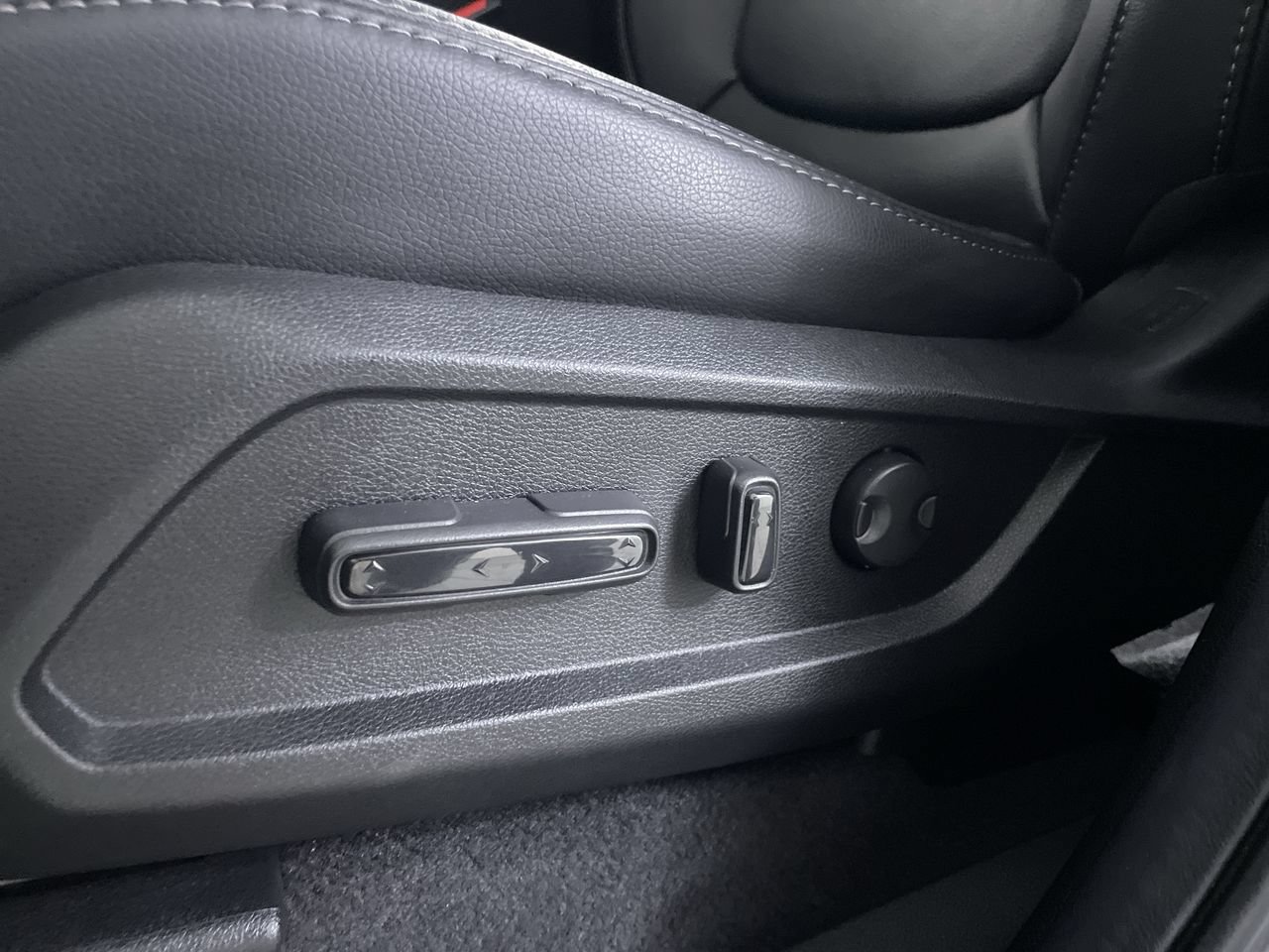 Used 2025 Honda Pilot Touring image 13