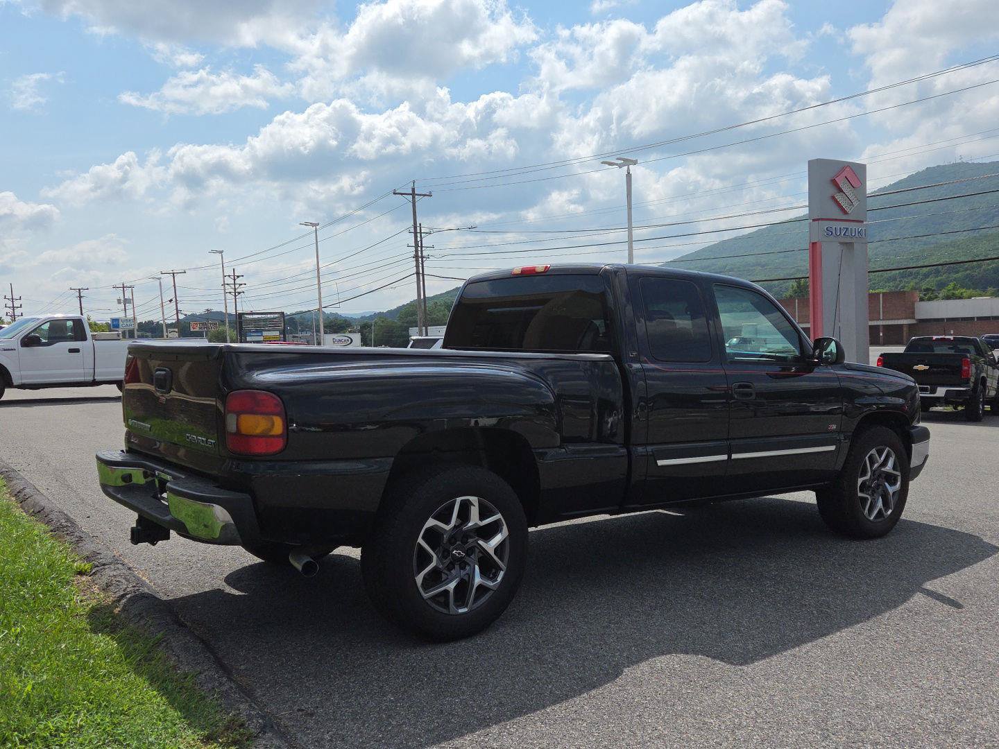 Used 2003 Chevrolet Silverado 1500 LS w/ Off-Road Package AWD/4WD image 3