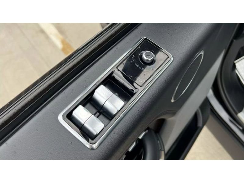 Used 2019 Land Rover Range Rover Long Wheelbase Supercharged image 13