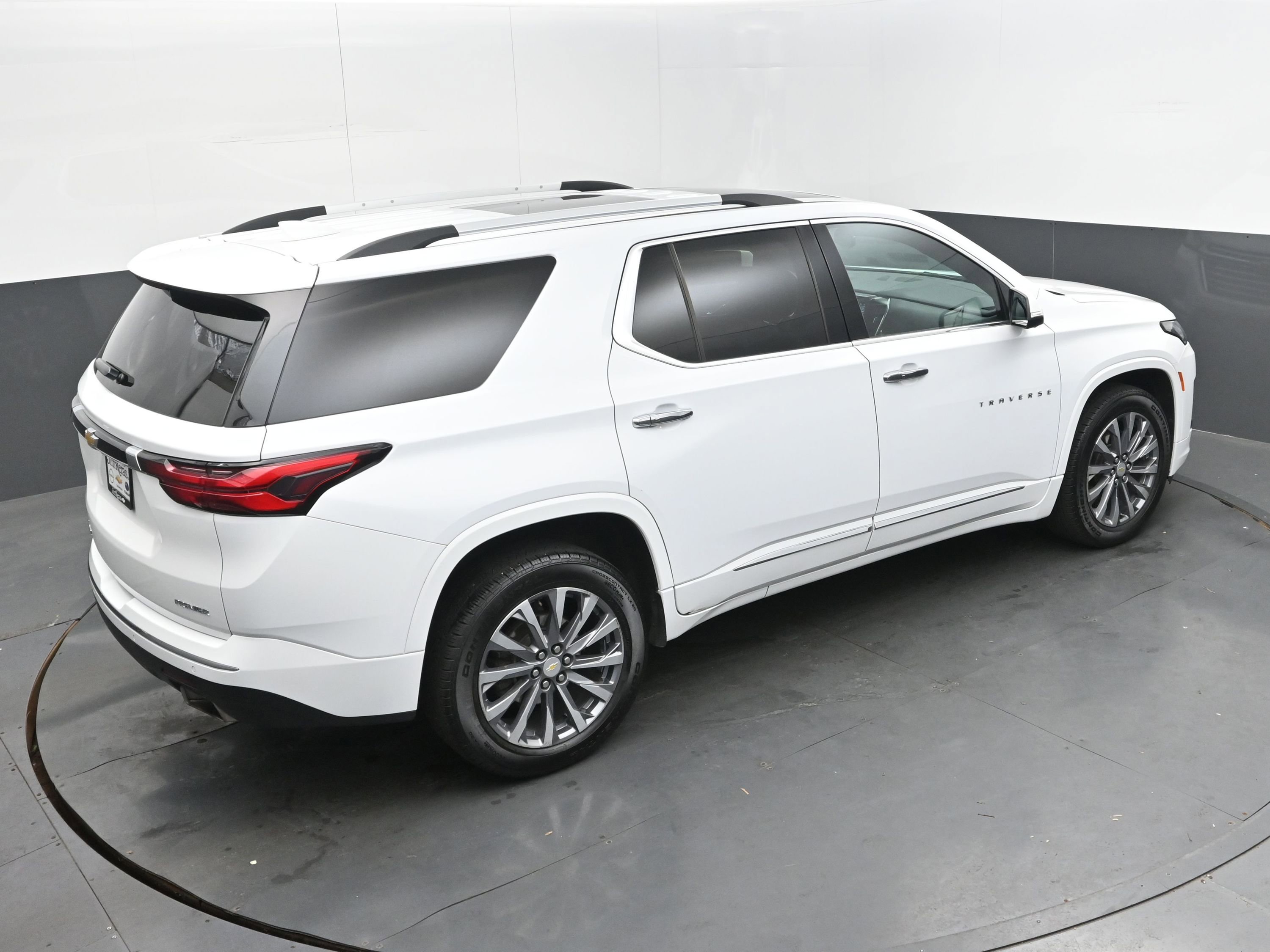 Used 2023 Chevrolet Traverse Premier image 37