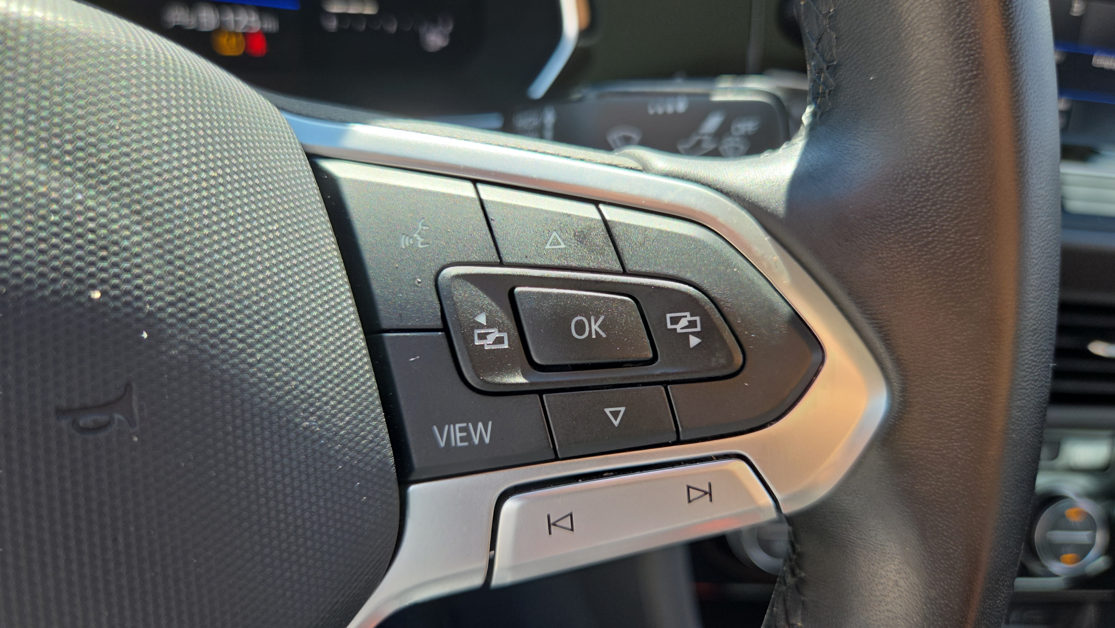Used 2023 Volkswagen Jetta SE w/ Panoramic Sunroof Package FWD image 26
