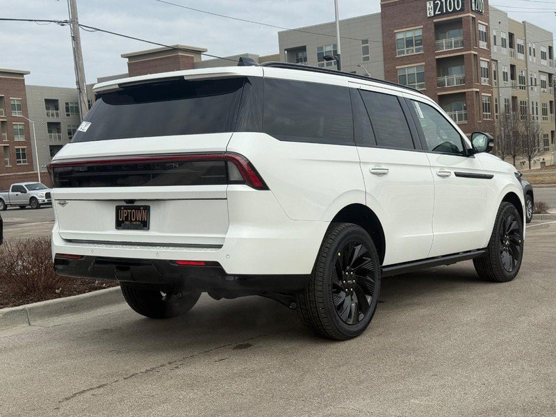 New 2026 Lincoln Navigator Reserve w/ Jet Appearance Package image 3