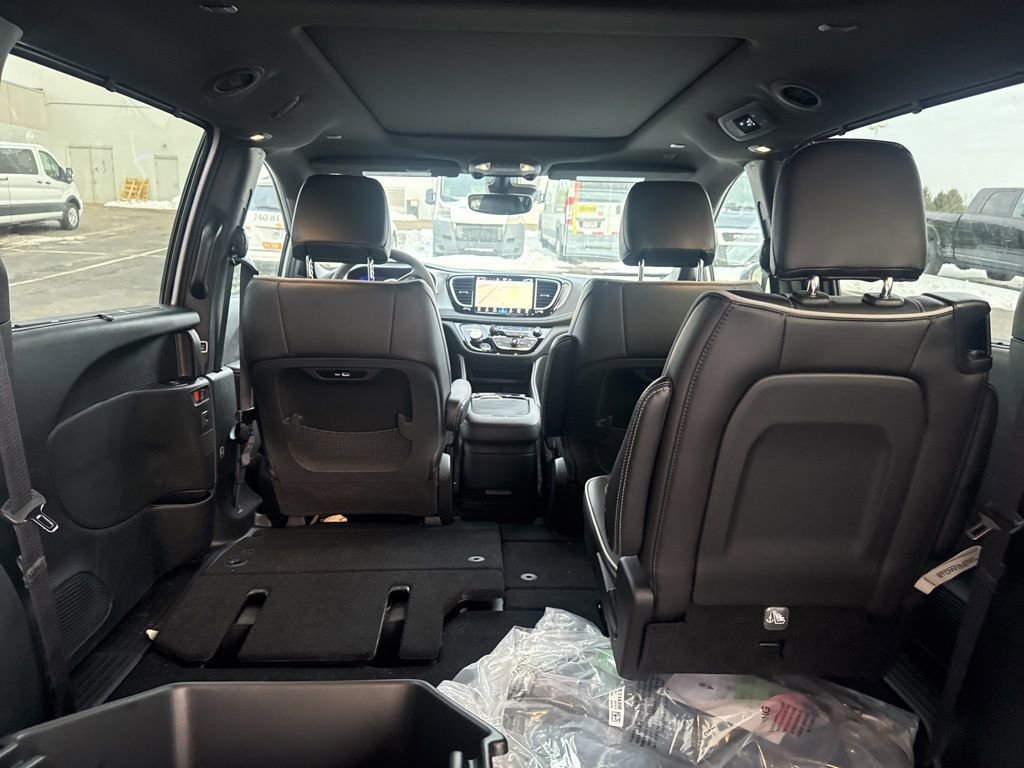New 2026 Chrysler Pacifica Limited w/ S Appearance Package image 39