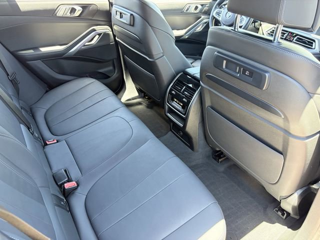 Used 2022 BMW X6 xDrive40i w/ Executive Package AWD/4WD image 15