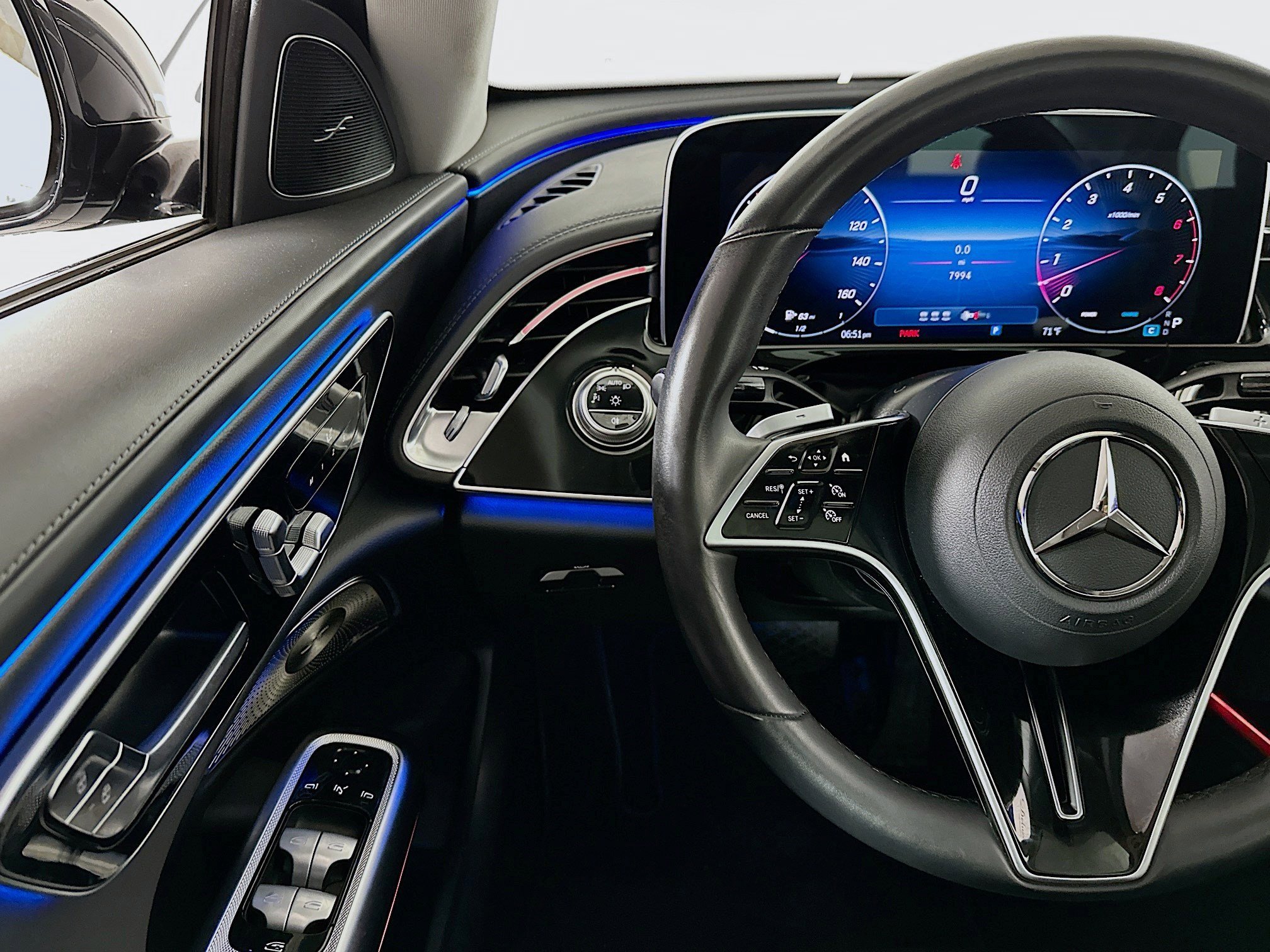 Used 2025 Mercedes-Benz E 450 4MATIC Sedan w/ MBUS Superscreen Package image 10