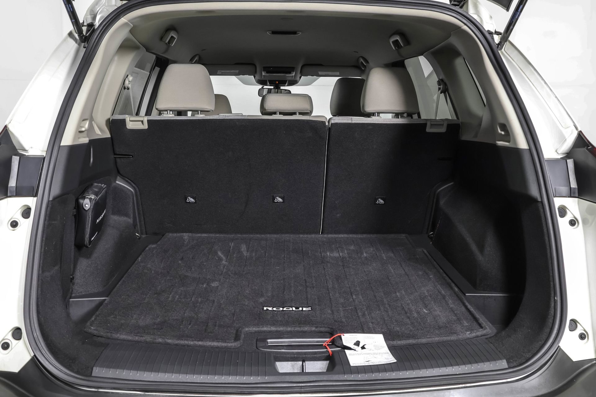 Used 2023 Nissan Rogue SV image 39