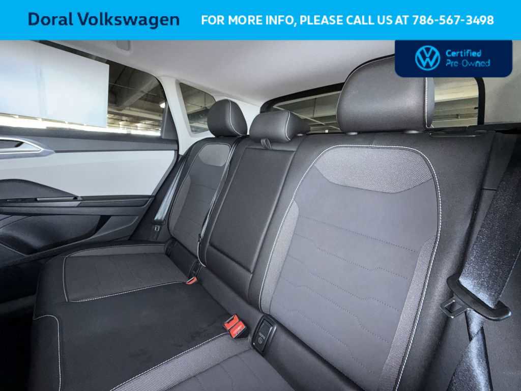Used 2025 Volkswagen Taos SE FWD image 22